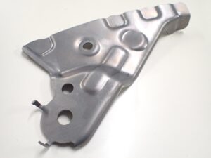 ハイテン材（SPFH590・JAC780Y）の順送プレス成形品。反り・割れ・スプリングバック対策を施した製品外観